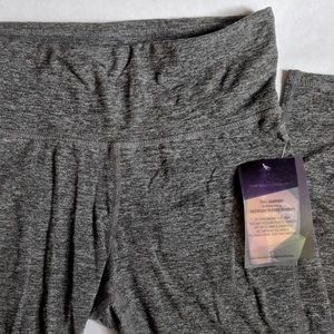 Threads 4 thought workout leggings